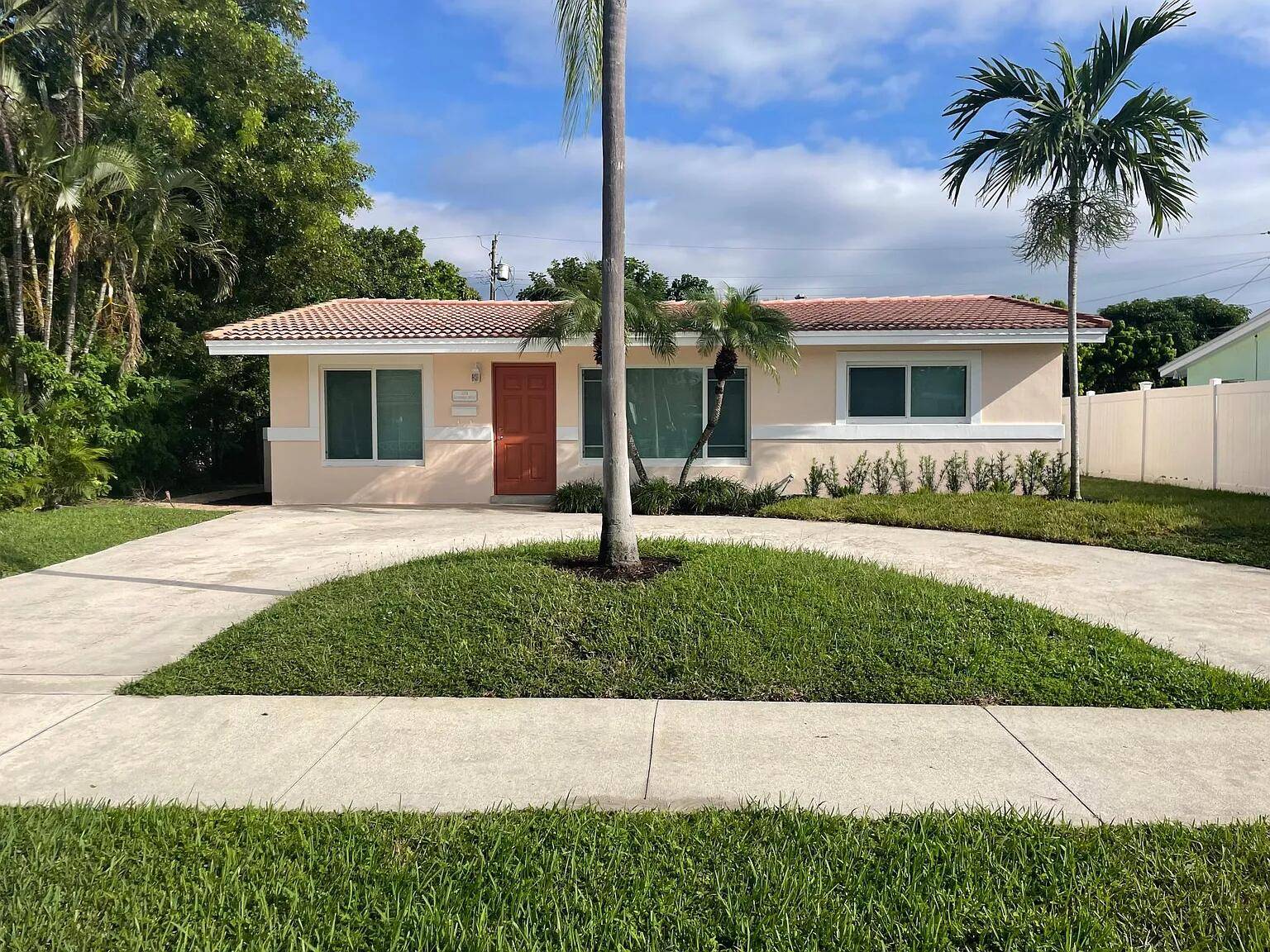 221 SW 3rd ST, Boca Raton, FL 33432