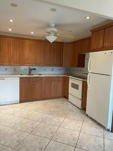 352 Richmond F 352, Deerfield Beach, FL 33442