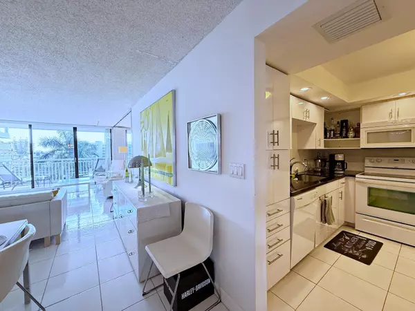 South Palm Beach, FL 33480,3546 S Ocean BLVD 517