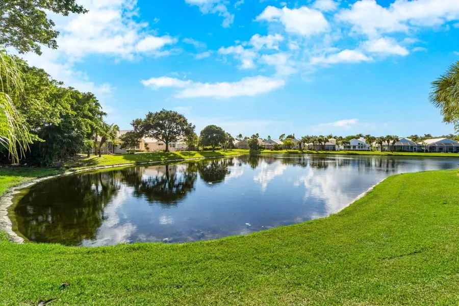 9023 Baybury LN, West Palm Beach, FL 33411