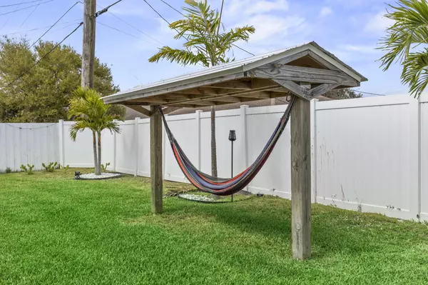 Port Saint Lucie, FL 34953,717 SW Mccomb AVE