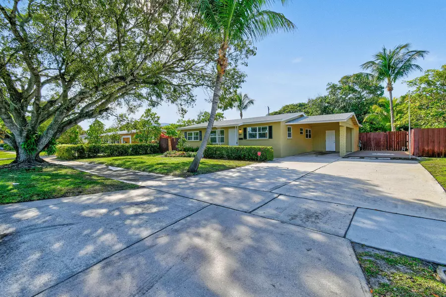 836 Evergreen DR, Lake Park, FL 33403