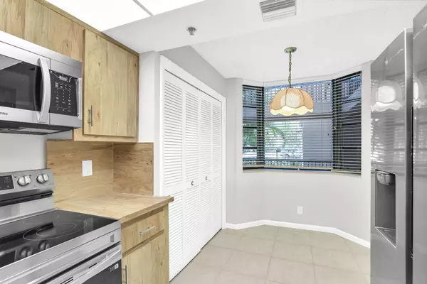 Boca Raton, FL 33433,6620 Boca De Mar DR 105
