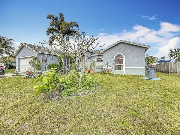 441 SE Starflower AVE, Port Saint Lucie, FL 34983