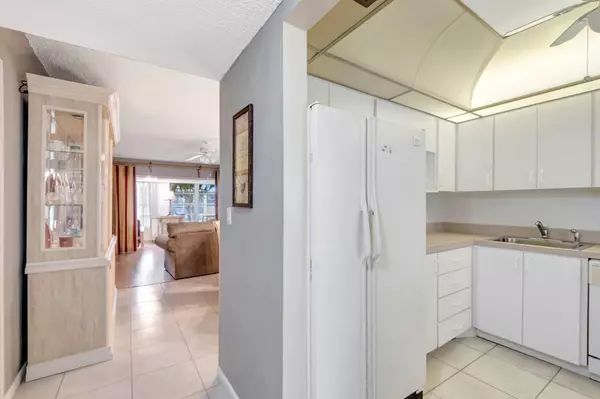 Delray Beach, FL 33446,1 Abbey LN 201