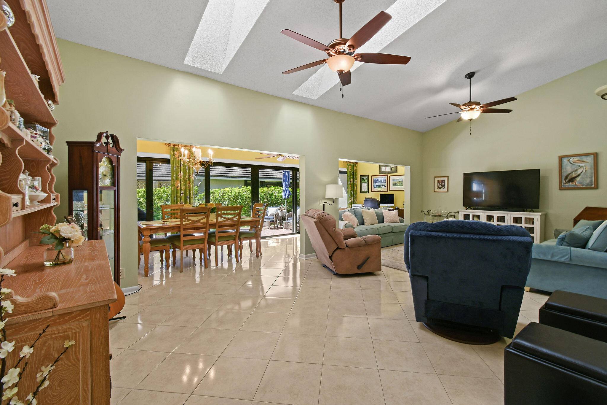 704 Kintyre TER, Palm Beach Gardens, FL 33418