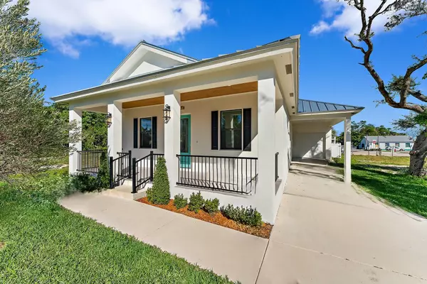 9145 SE Mars ST, Hobe Sound, FL 33455