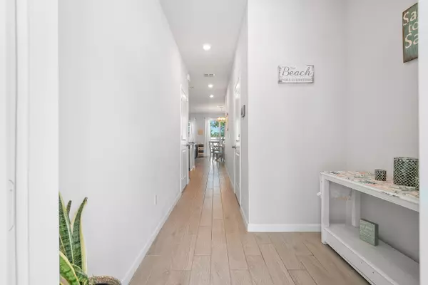 Stuart, FL 34994,341 SE Halifax LN