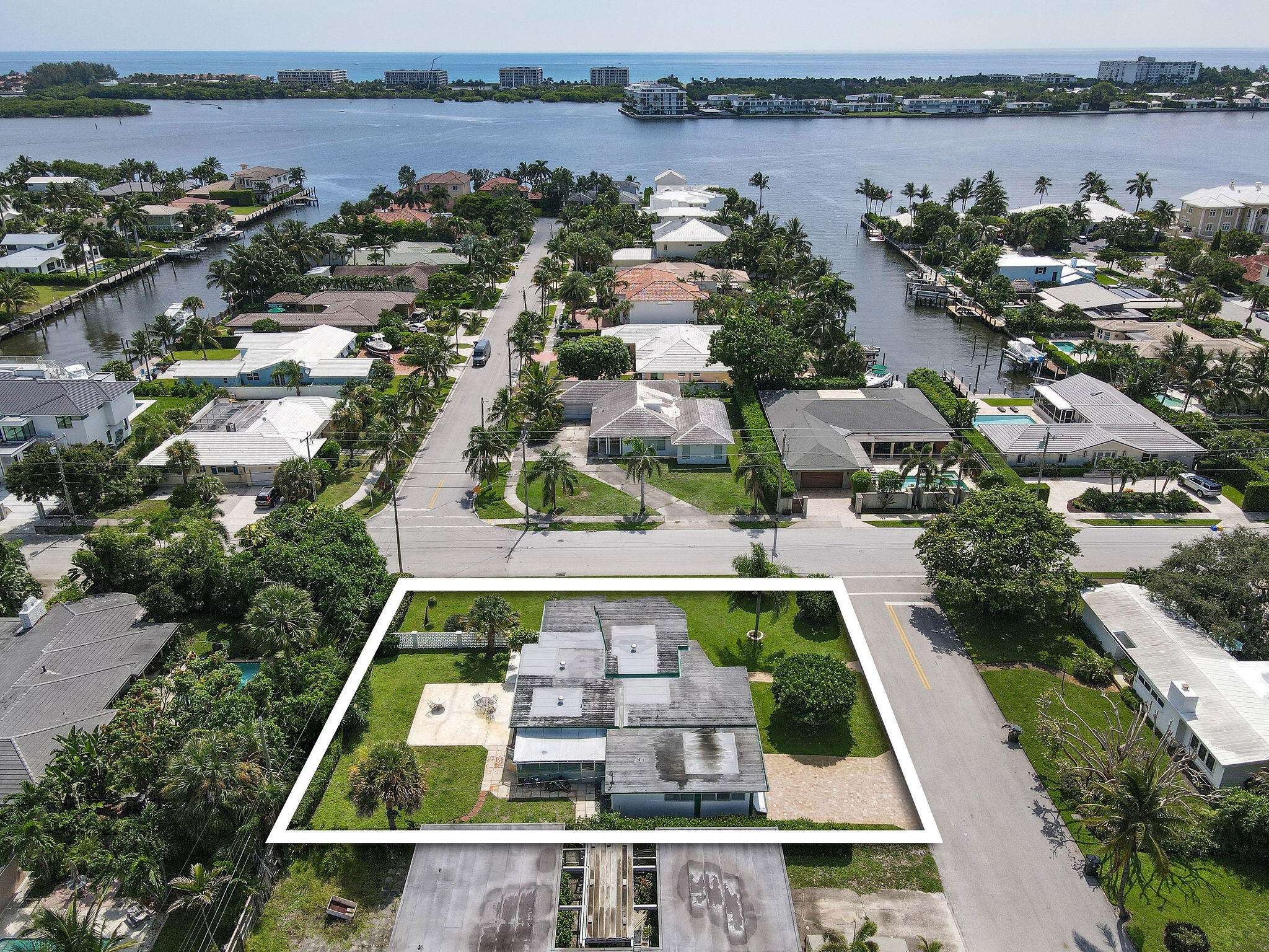 2301 N Lakeside DR, Lake Worth, FL 33460