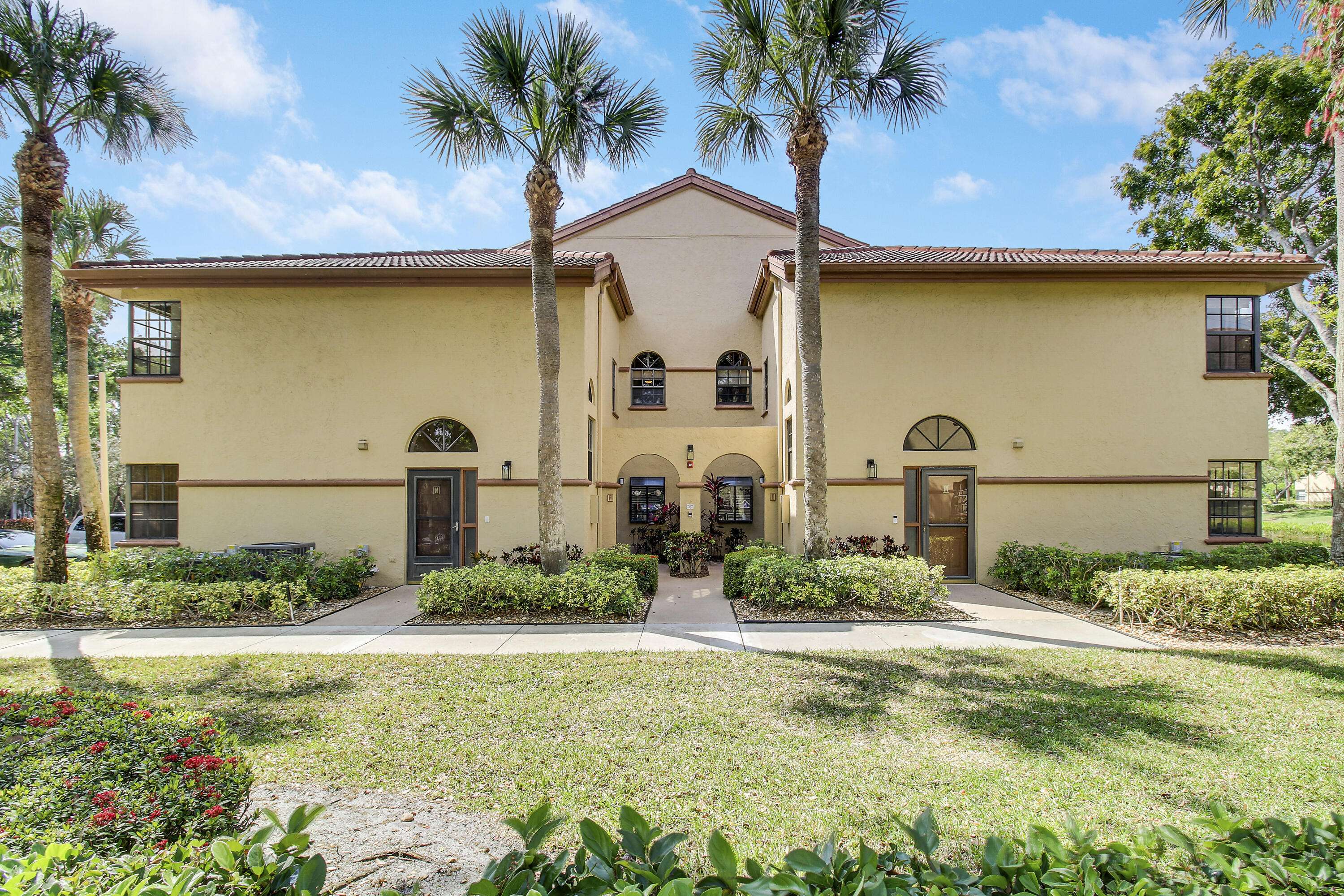 Boynton Beach, FL 33437,5115 Europa DR E