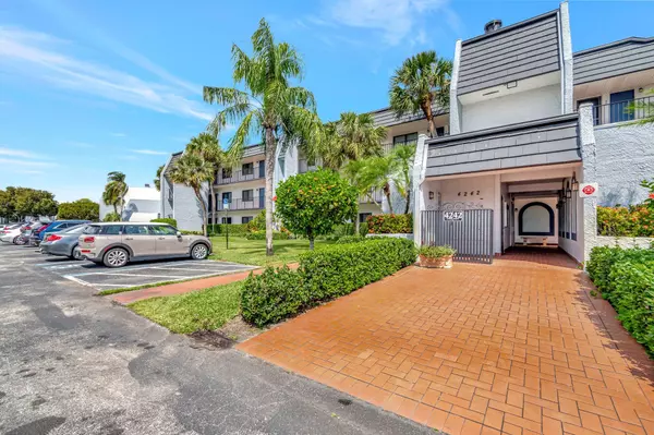 Lake Worth, FL 33467,4242 Deste CT 201