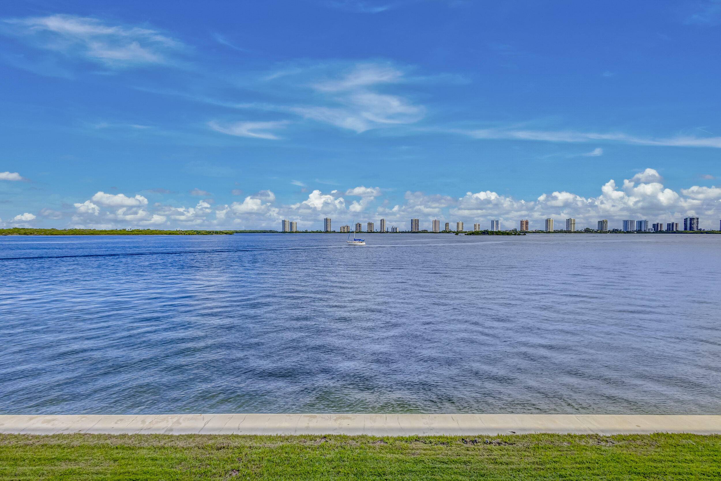 North Palm Beach, FL 33408,100 Shore 208 CT 208
