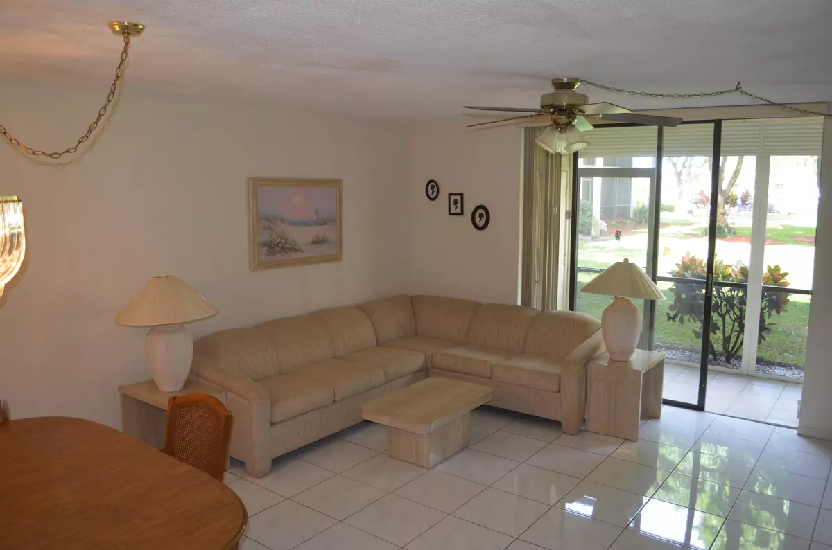 Delray Beach, FL 33484,5250 Las Verdes CIR 105