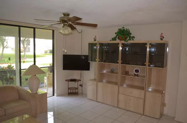 Delray Beach, FL 33484,5250 Las Verdes CIR 105