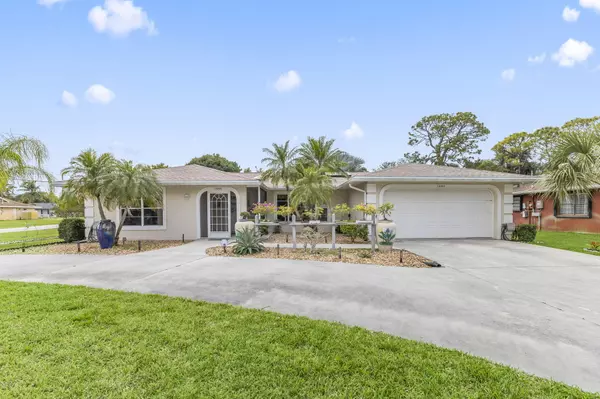 1446 SE Grapeland AVE, Port Saint Lucie, FL 34952