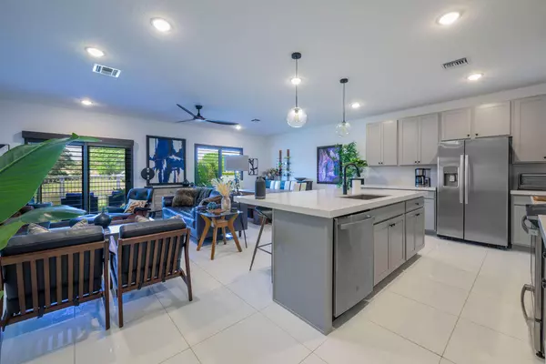 668 NE Waters Edge LN, Port Saint Lucie, FL 34983