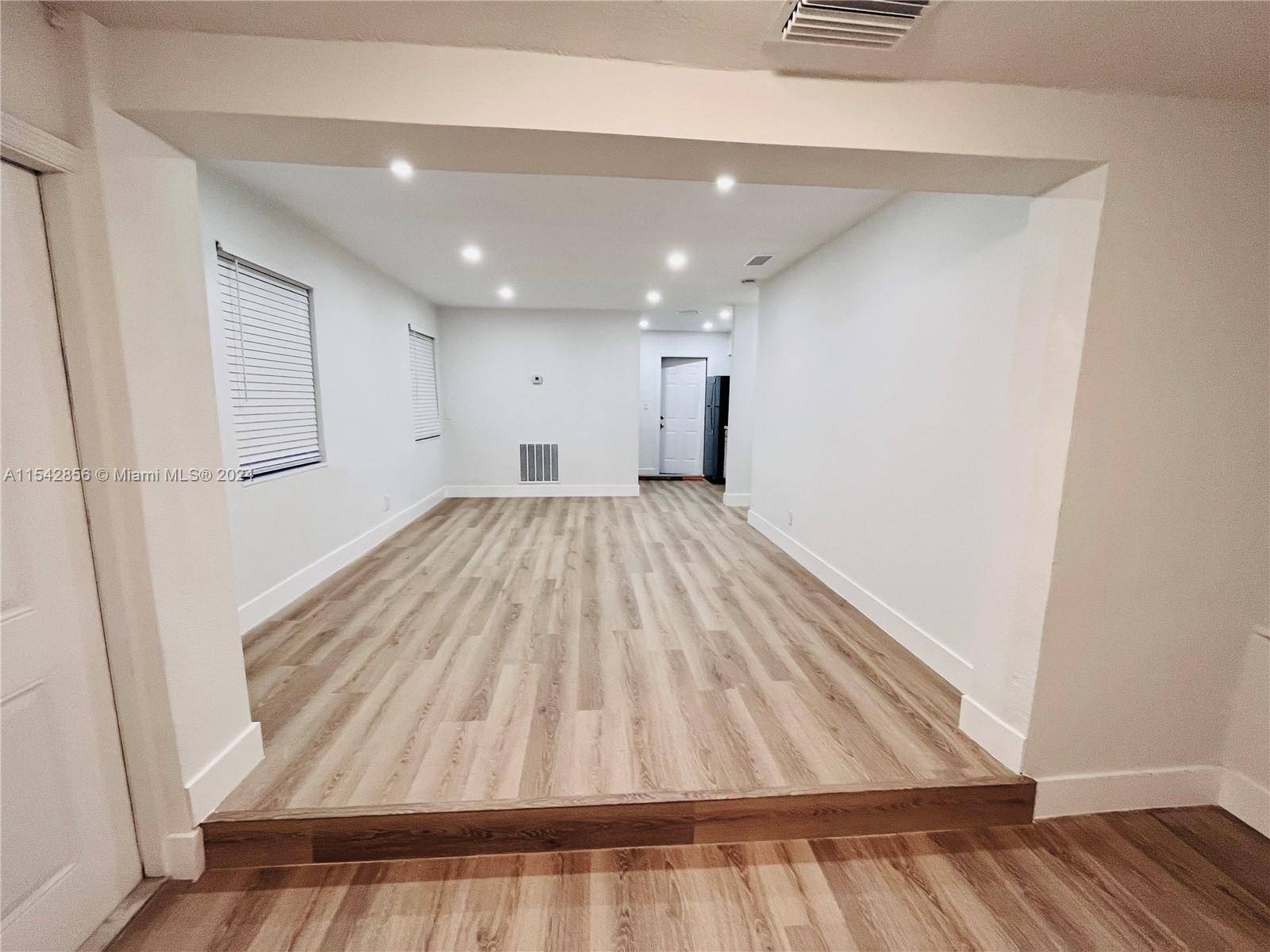 Riviera Beach, FL 33404,800 W 3rd ST