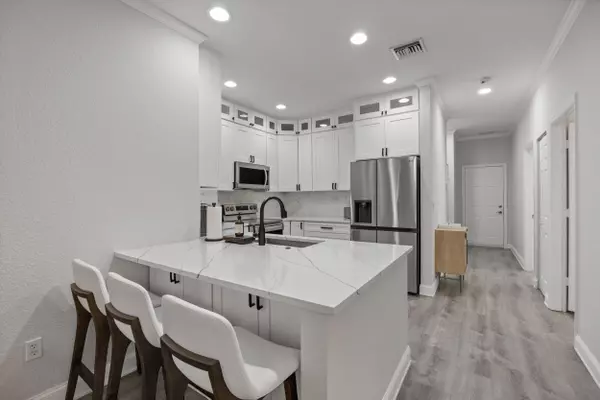 121 Seagrape DR 101,  Jupiter,  FL 33458
