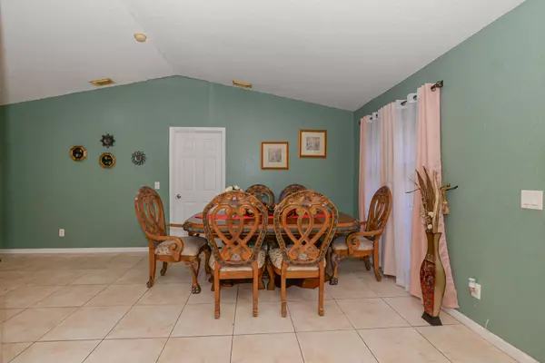 Port Saint Lucie, FL 34953,557 SW Baoy AVE