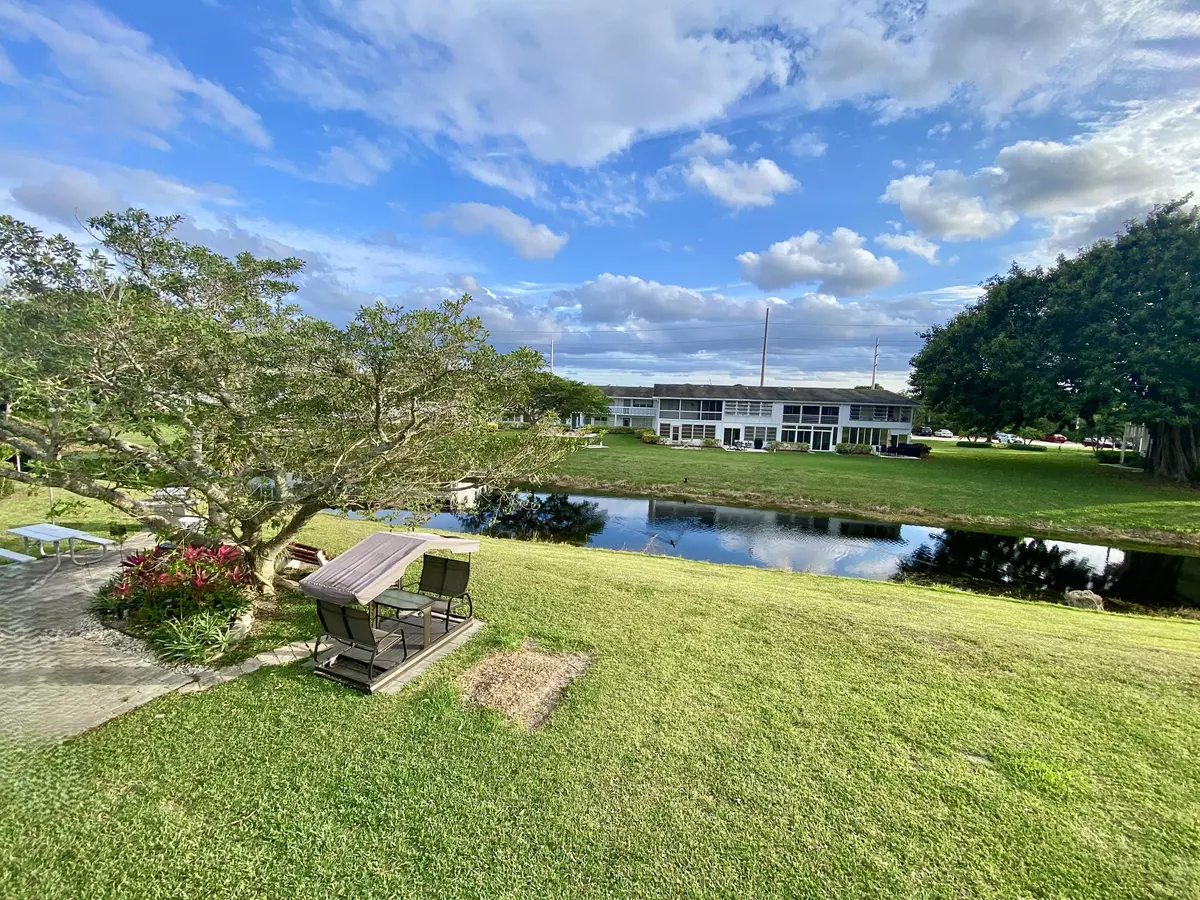 Deerfield Beach, FL 33442,202 Oakridge M