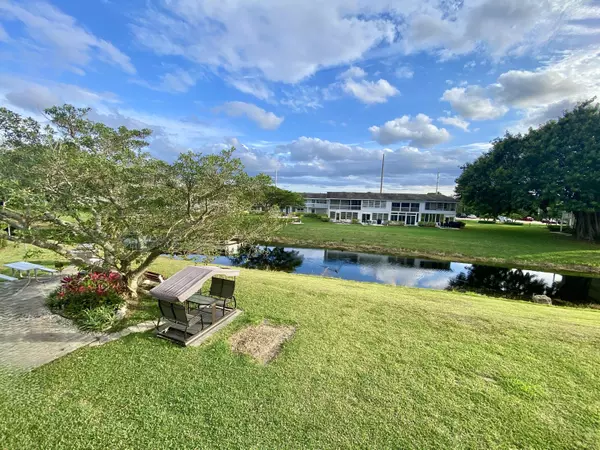 202 Oakridge M, Deerfield Beach, FL 33442