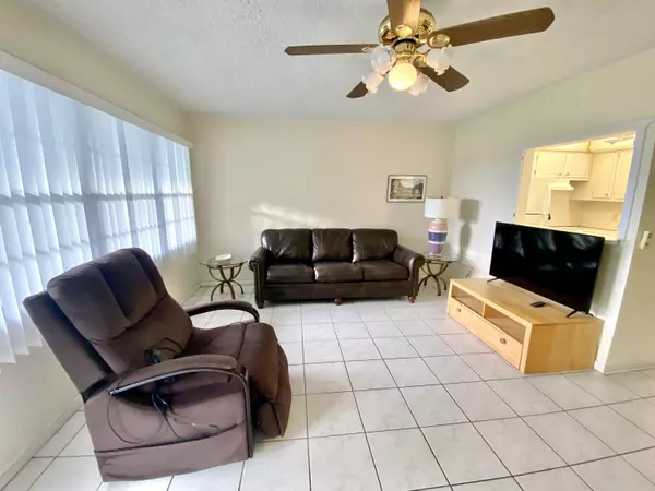 Deerfield Beach, FL 33442,202 Oakridge M