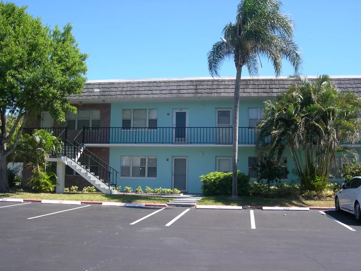 Fort Pierce, FL 34949,1200 Colonnades DR 201
