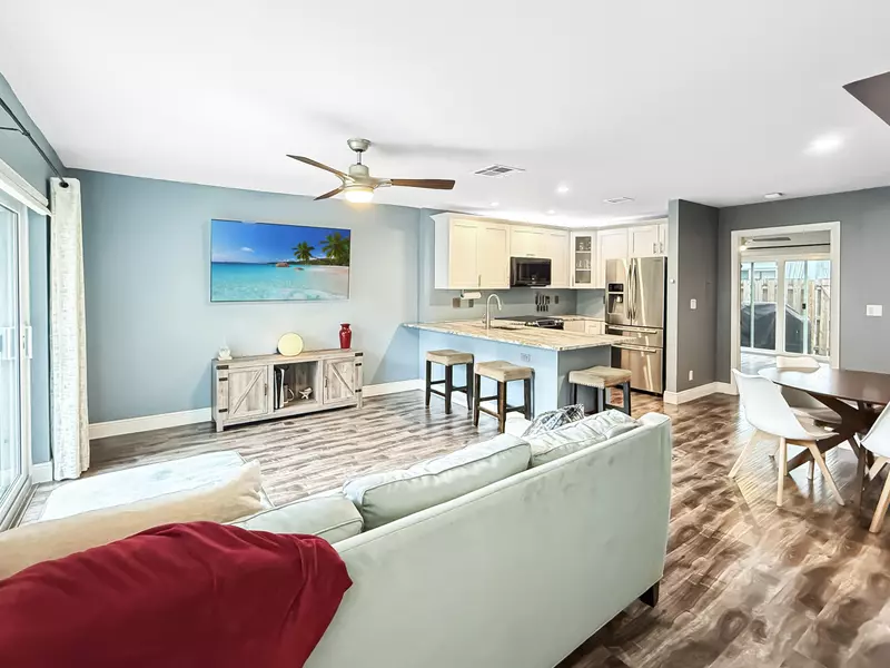 1320 W Cypress WAY, Palm Springs, FL 33406