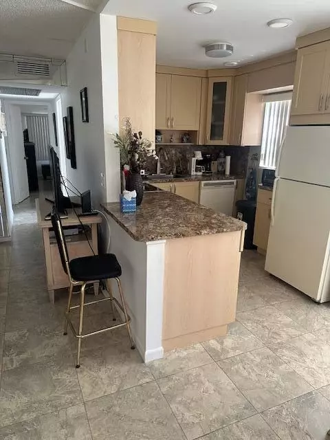 Boca Raton, FL 33434,98 Dorset C
