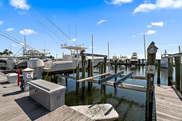 North Palm Beach, FL 33408,1618 Twelve Oaks WAY 104