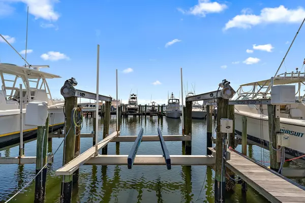 North Palm Beach, FL 33408,1618 Twelve Oaks WAY 104