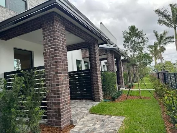 Plantation, FL 33324,8370 NW 7th CT 01103