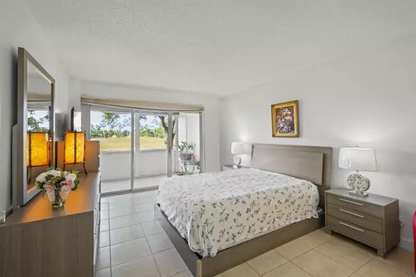 Lake Worth, FL 33467,3871 Via Poinciana 104