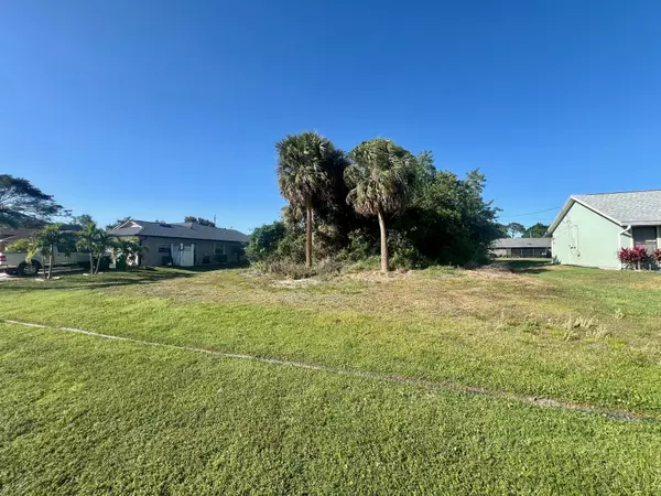 2826 SW South Calabria CIR, Port Saint Lucie, FL 34953