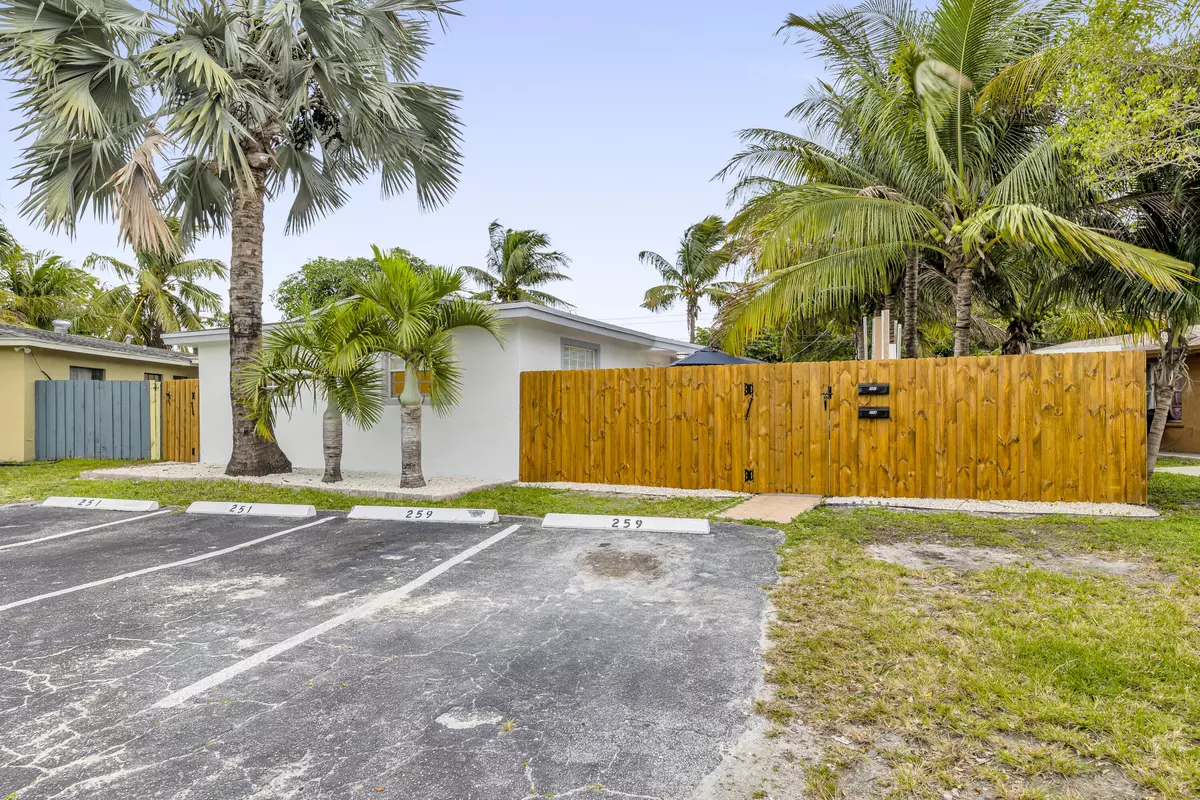 Oakland Park, FL 33334,259 NE 40th CT