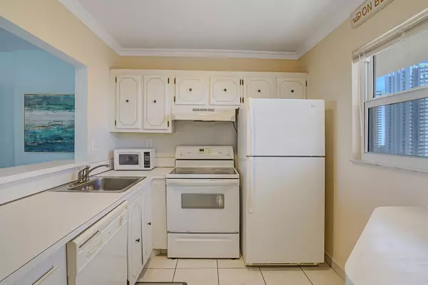 Pompano Beach, FL 33062,1391 S Ocean BLVD 805