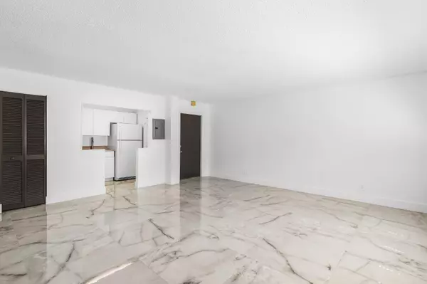 Pompano Beach, FL 33060,241 SE 9th AVE 204