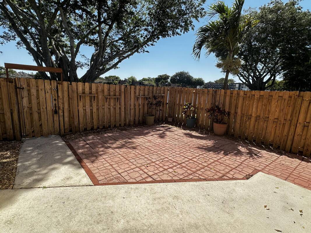 Palm Springs, FL 33461,163 Springdale CIR 16-C
