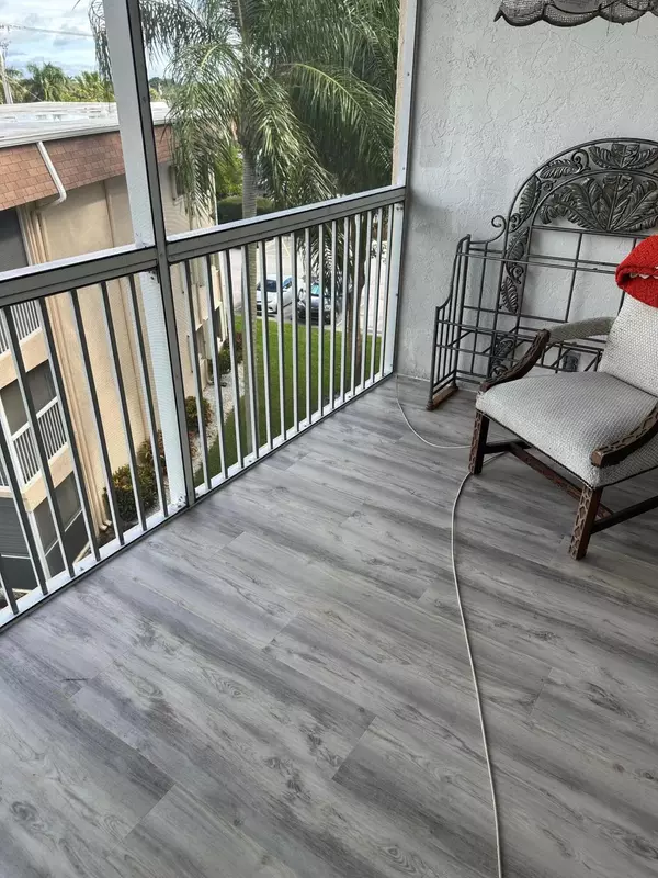 Palm Springs, FL 33461,300 S Village Green 418 CIR 418