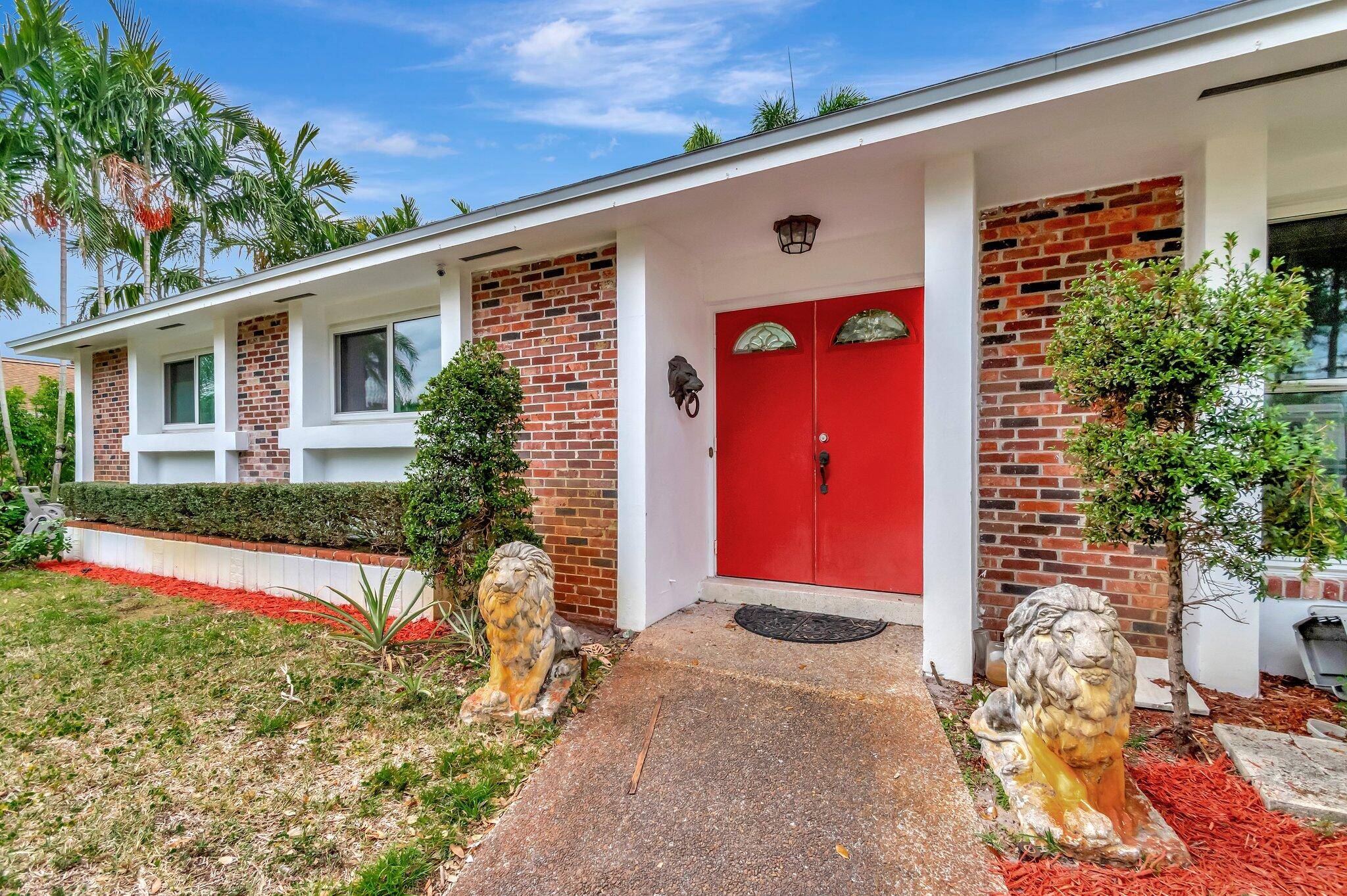 Palm Springs, FL 33406,8 Bell LN