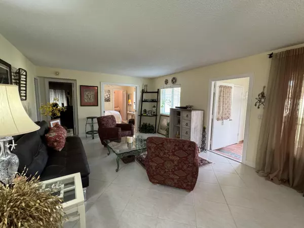 Greenacres, FL 33463,3560 Pine Needle B2 DR B-2