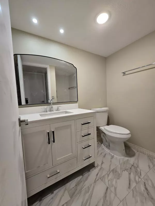 Delray Beach, FL 33484,774 Burgundy Q
