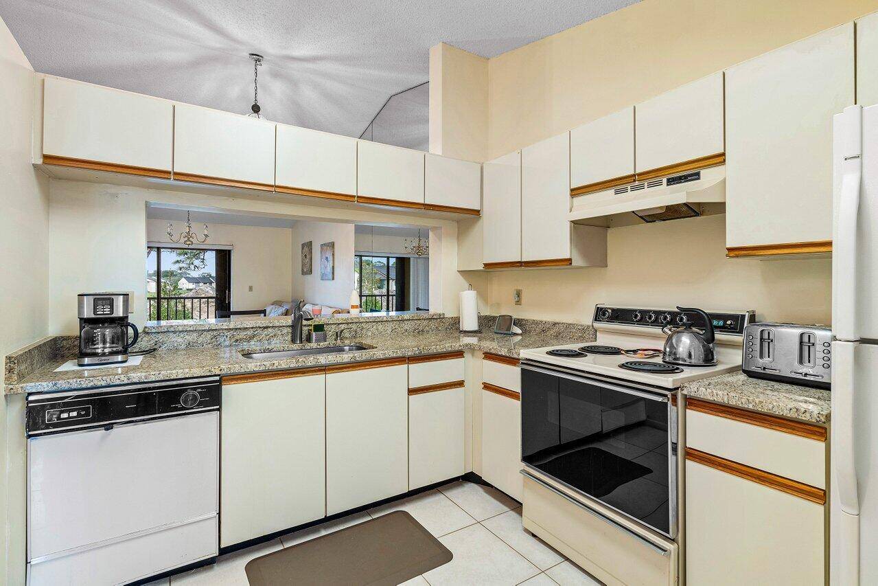 Lake Worth, FL 33467,4689 Lucerne Lakes BLVD 203