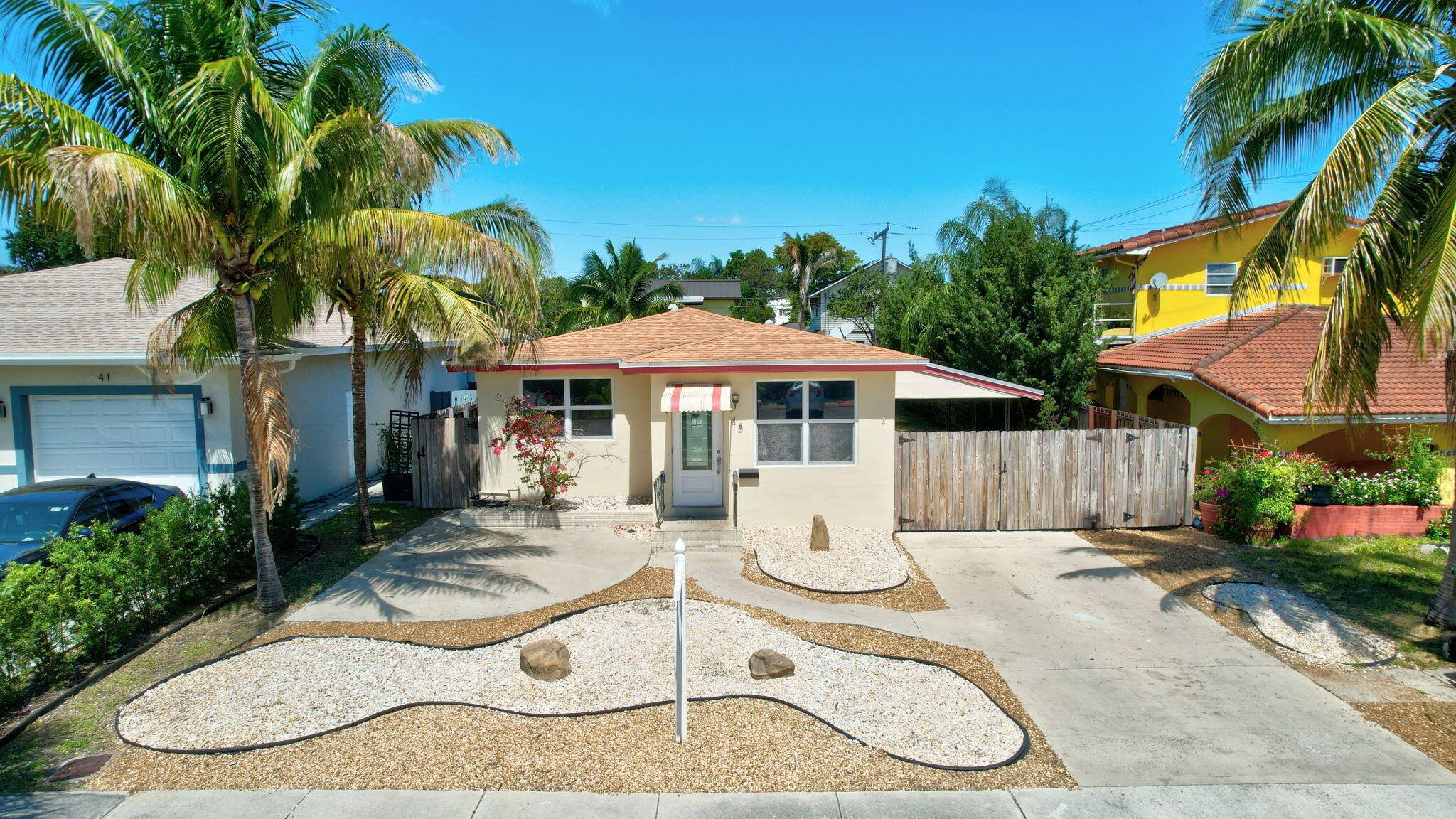 45 SE 14th ST 1-2, Dania, FL 33004