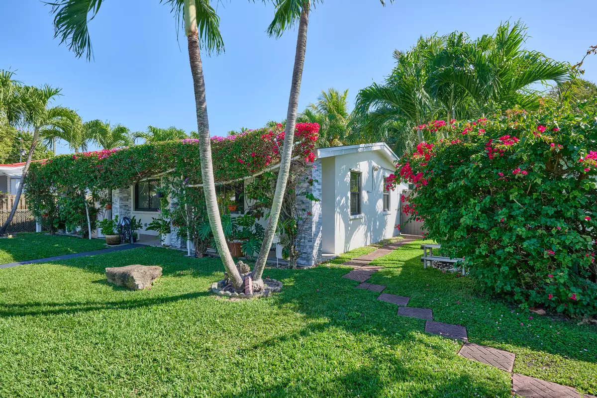 Lantana, FL 33462,612 W Drew ST