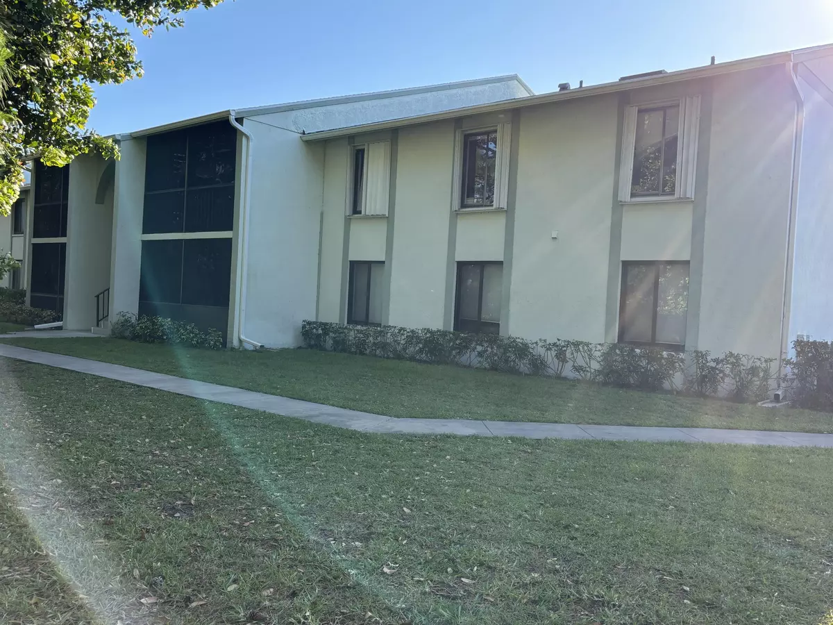West Palm Beach, FL 33417,3624 Alder DR E2
