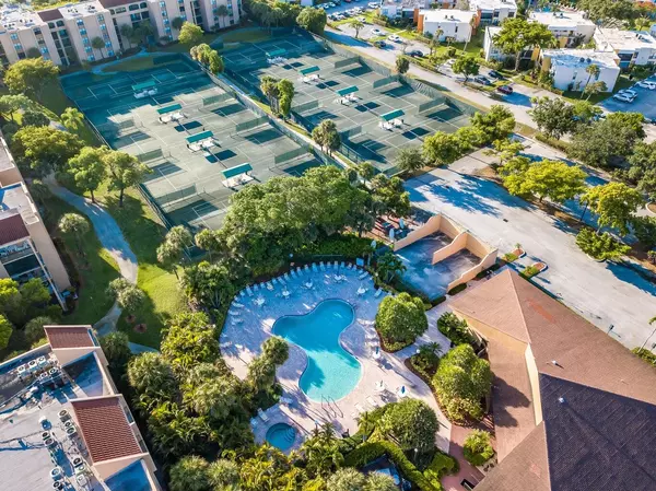 Delray Beach, FL 33444,500 Egret CIR 8308