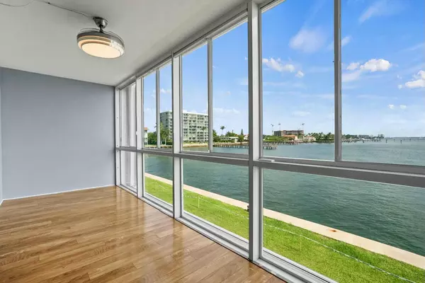 Riviera Beach, FL 33404,400 Wilma CIR 204