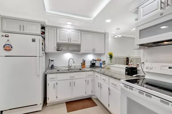 Lake Worth, FL 33461,2616 Garden DR 112