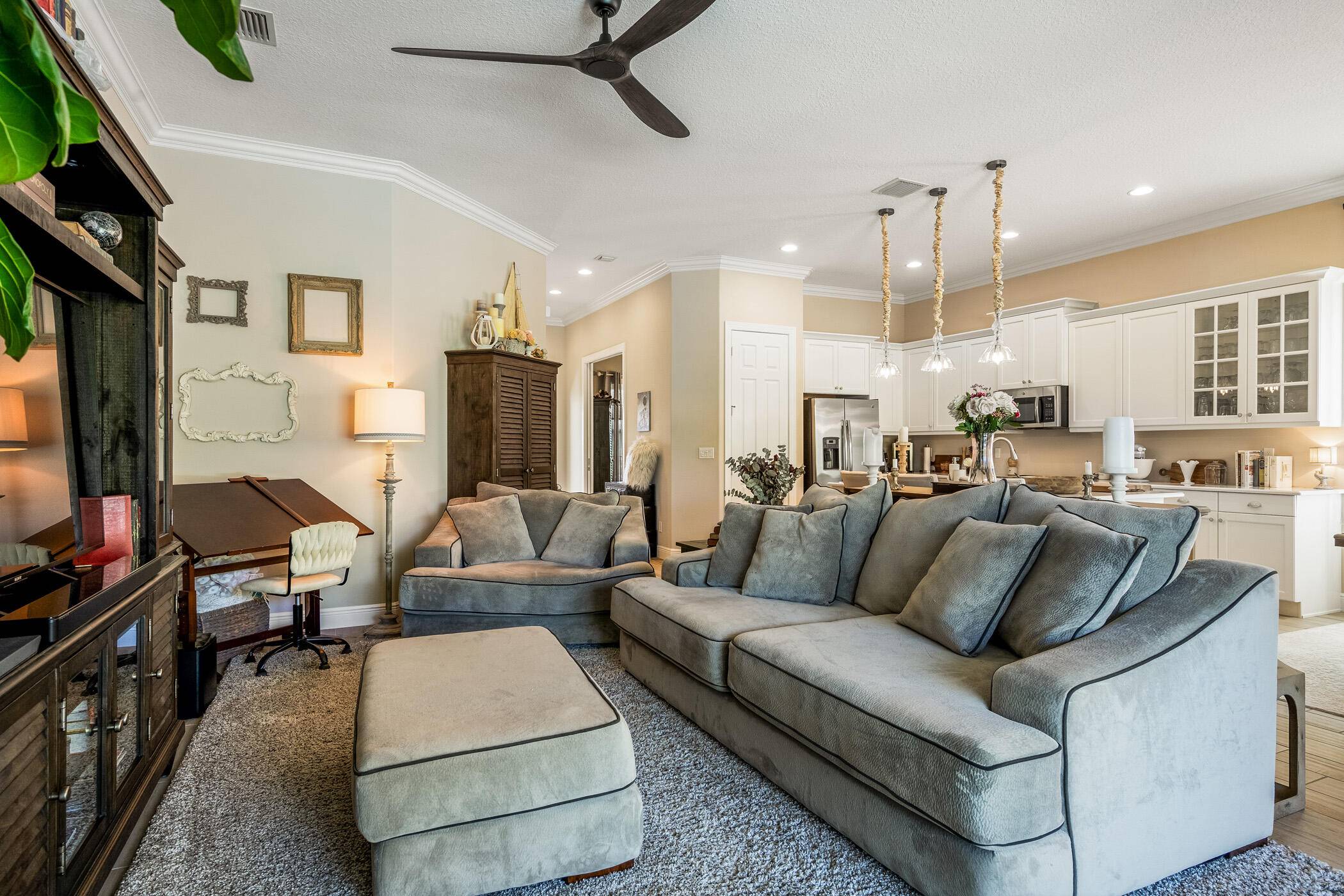 Vero Beach, FL 32962,261 SW 11th SQ